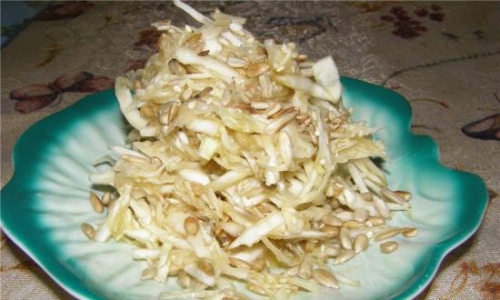 Salad with cabbage and seeds