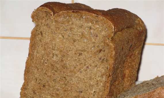 Pane di segale di grano con pancetta affumicata (macchina per il pane)