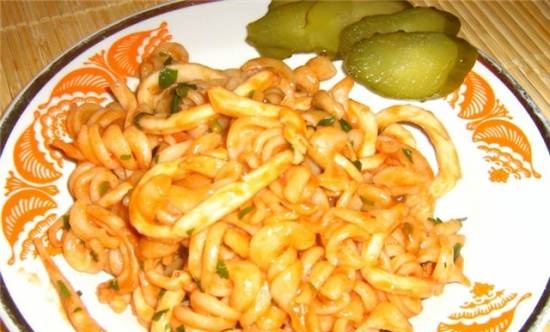 Spicy squid with pasta