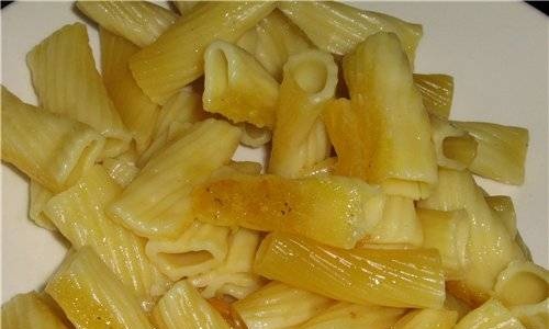 Cooked and fried pasta in a multicooker (Buckwheat mode) in a Panasonic multicooker