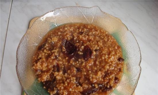 Millet porridge with prunes