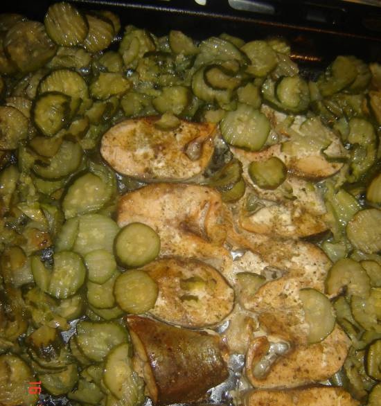 Baked pink salmon with garnish