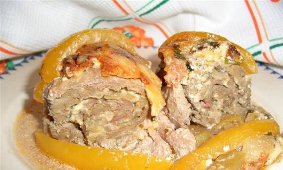 Liver rolls with vegetables and cheese [