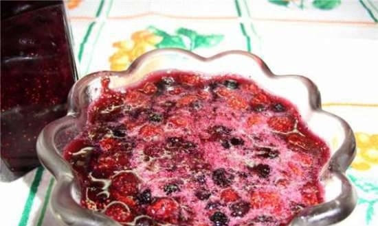 Strawberry jam with blueberries