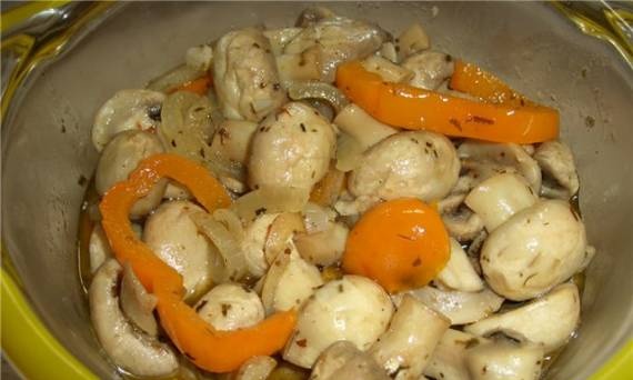 Salad "Marinated champignons with vegetables"
