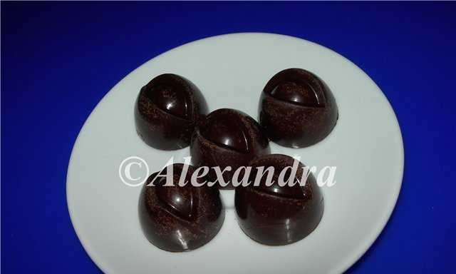 Two-layer chocolate sweets "Currant assorted"