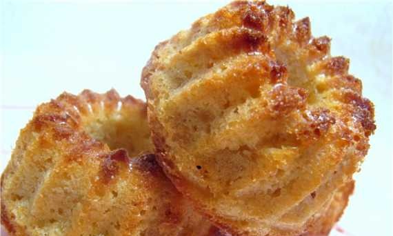 Apple-oatmeal muffins