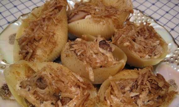 Shells with mushrooms and chicken