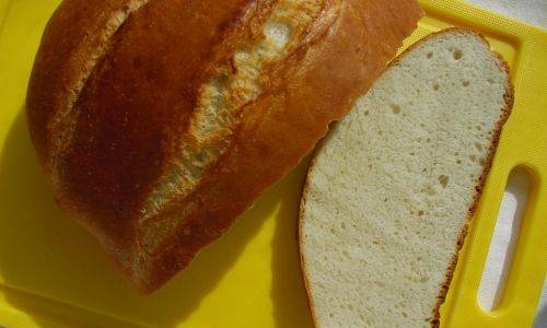 Pan de masa madre baja en ácido en el horno