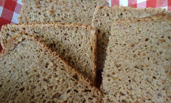 Chleb żytni pełnoziarnisty 50:50 na zakwasie z boczkiem wędzonym