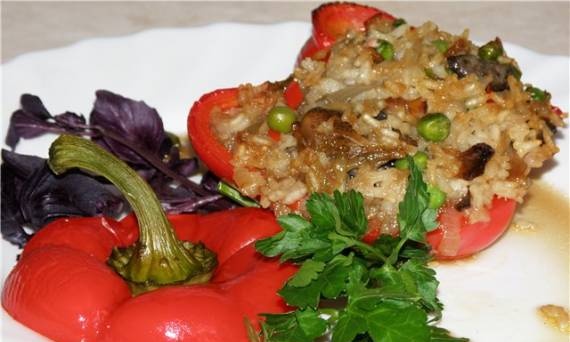 Pepper baked with rice and mushrooms