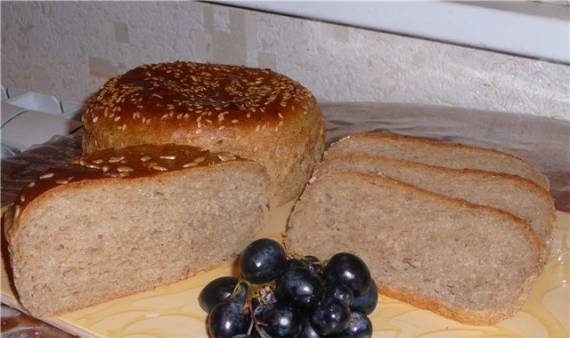 100% whole grain bread with wheat and rye flour.