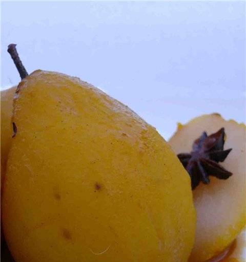 Pears in saffron syrup
