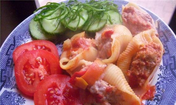 Conchiglioni with meat filling