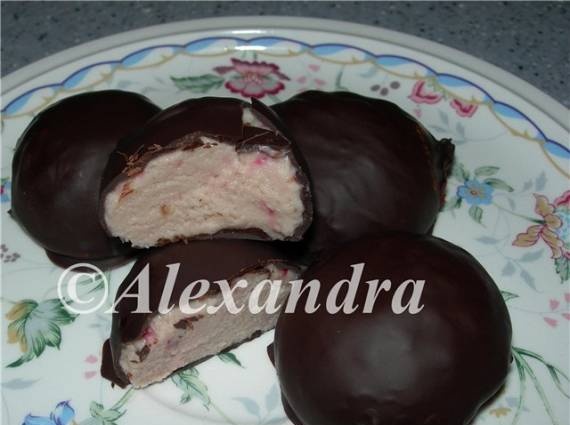 Sweets "Raspberry mousse in chocolate"