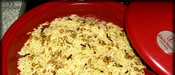 Paella z dzikim ryżem i fasolą mung