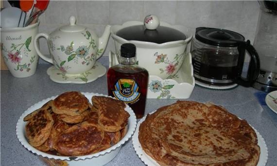 Wholegrain pancakes and pancakes on dough