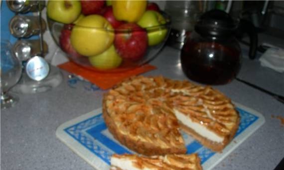 Whole grain dry apple pie, open