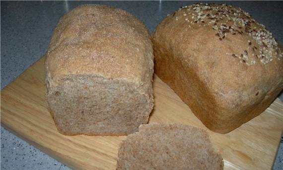 Wheat bread with bran, onion and seeds.