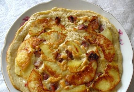 Pancake with apple and sourdough cheese