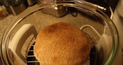 Frissen őrölt kenyér 100% -ban rusztikus teljes kiőrlésű