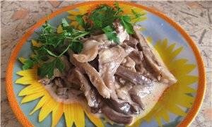 Oyster mushrooms stewed with mayonnaise (multicooker Aurora)