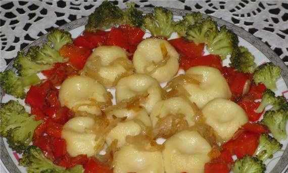 Potato dumplings with vegetables