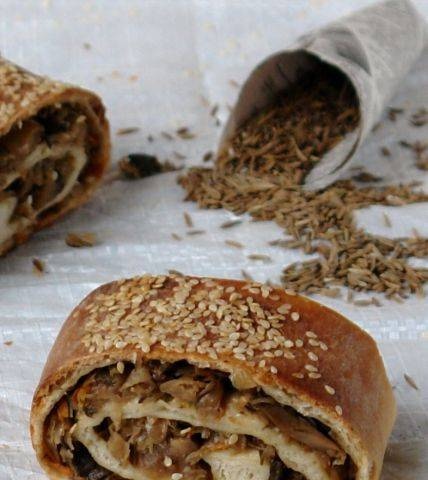 Roll with chicken and mushrooms