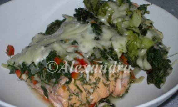Salmon baked with broccoli and spinach