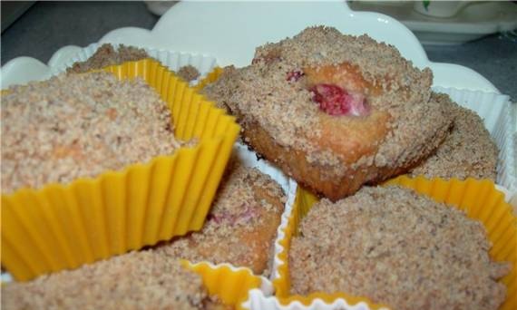 Whole grain muffins with strawberries and walnut streusel