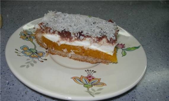 Shortbread cake with dried apricots and cottage cheese cream