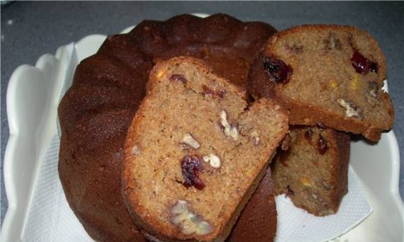 Ginger-cranberry muffin with nuts