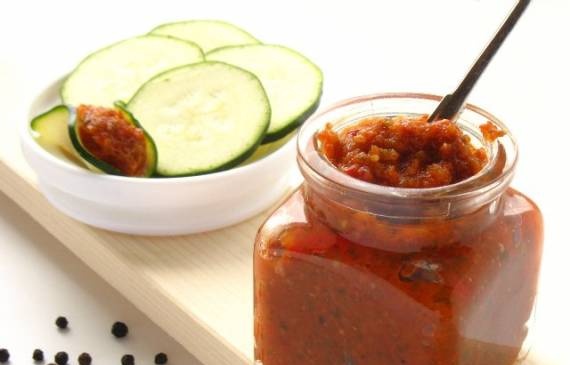 Chutney (sauce or caviar) from pickled cucumbers