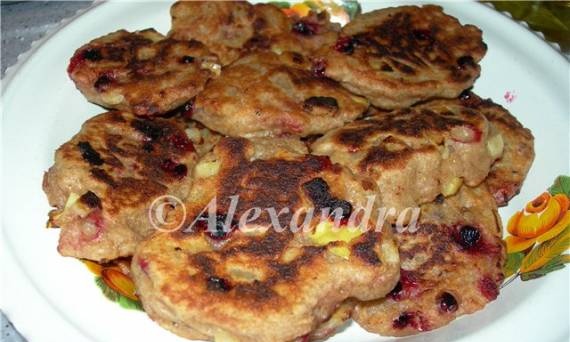 Whole grain pancakes with filling