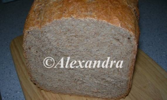 Chleb twarogowy pełnoziarnisty na dojrzałym cieście