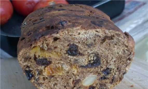 Tyrolean bread with dried fruits in the oven