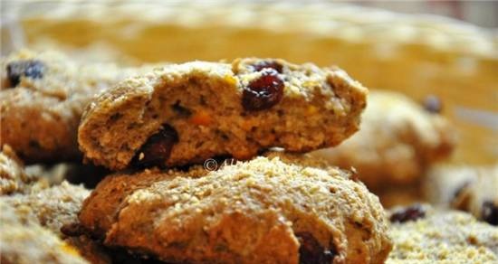 Whole grain apple-cottage cheese scones with cranberries and parmesan