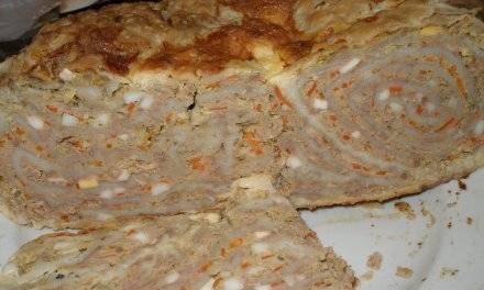 Ciasto mięsne z chlebem pita w powolnej kuchence