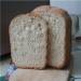 Lookbrood met kaas en basilicum in een broodmachine