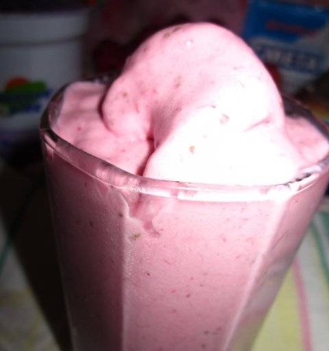 Ice cream "Strawberry with cream"