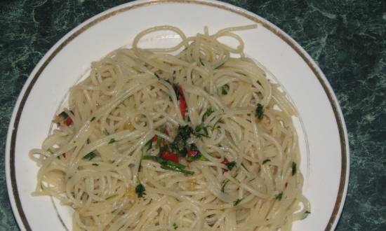 Spaghetti spicy in italian style