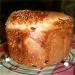 خبز الزبدة مع العجين المخمر في صانع الخبز