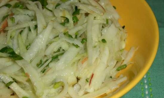 Kohlrabi cabbage salad with apple