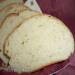 Chleb pszenny z miękkim serem i białym winem w piekarniku