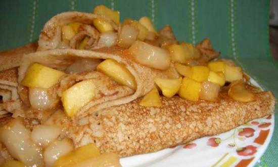 Whole-grain pancakes, rye with apple-pear salsa