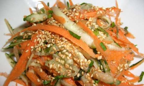 Carrot salad with sesame seeds