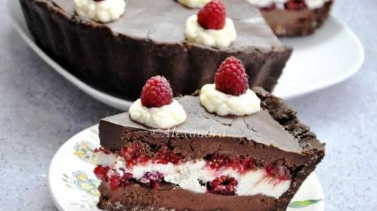 Whole grain tart without baking "Raspberry and two chocolates"
