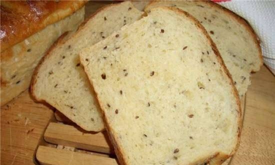 לחם שמנת חמוצה תפוח אדמה עם זרעי פשתן בתנור