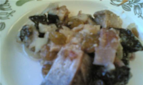 Herring appetizer with nuts and prunes