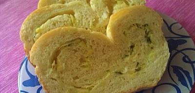 לחם תפוחי אדמה עם גבינה וכרישה